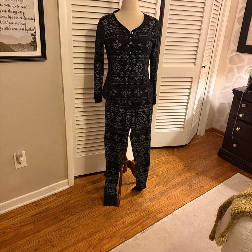 Apres Ski Black Patterned Lounge Set - Picture 3 of 8
